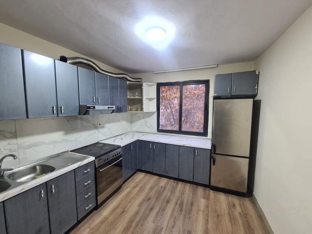 Qira Apartament 1+1 Rruga Mine Peza €450