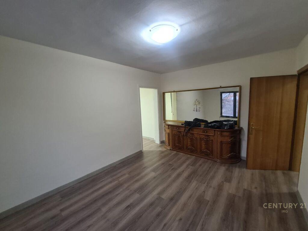Qira Apartament 1+1 Rruga Mine Peza €450