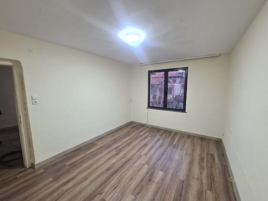 Qira Apartament 1+1 Rruga Mine Peza €450