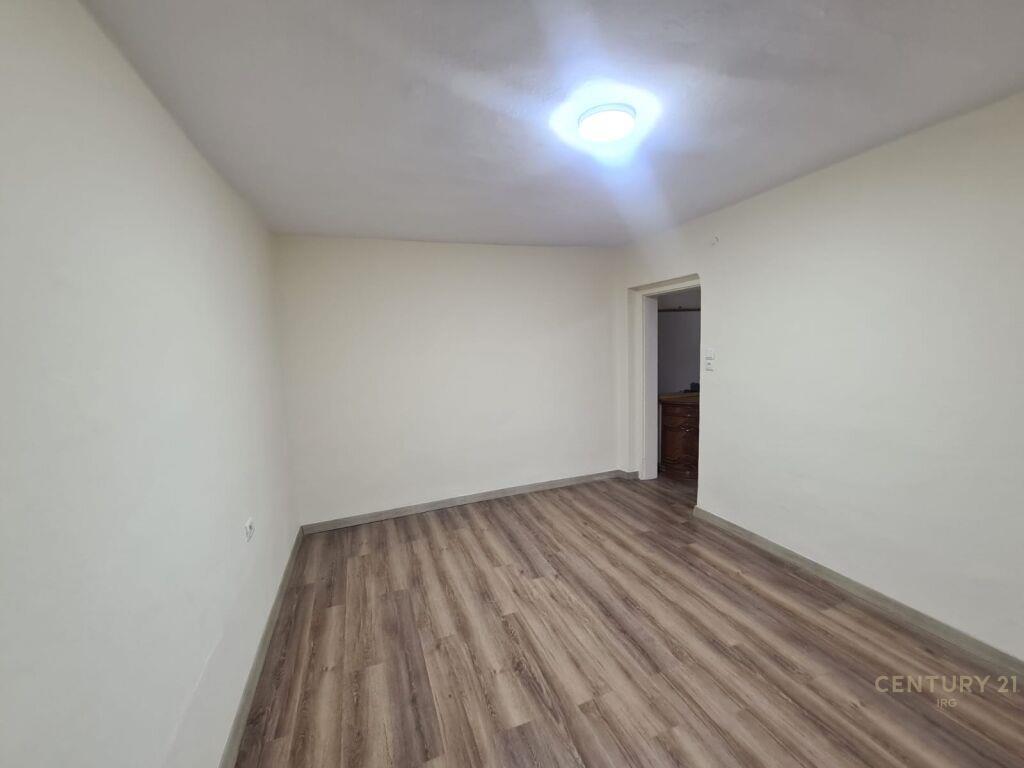 Qira Apartament 1+1 Rruga Mine Peza €450