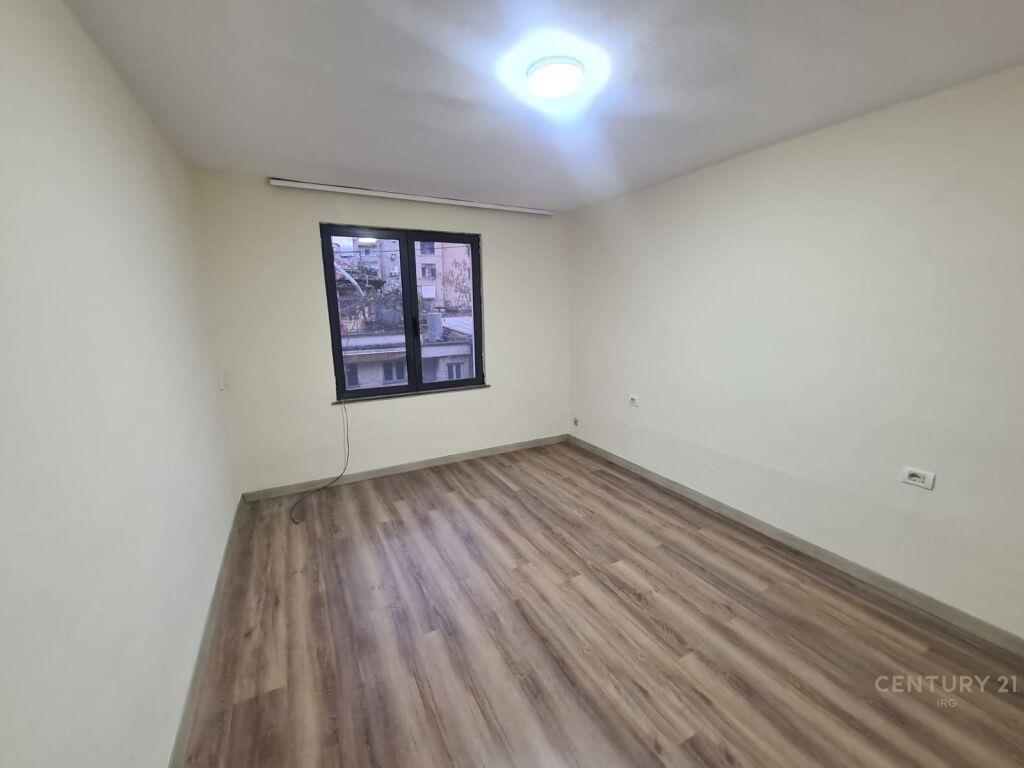 Qira Apartament 1+1 Rruga Mine Peza €450