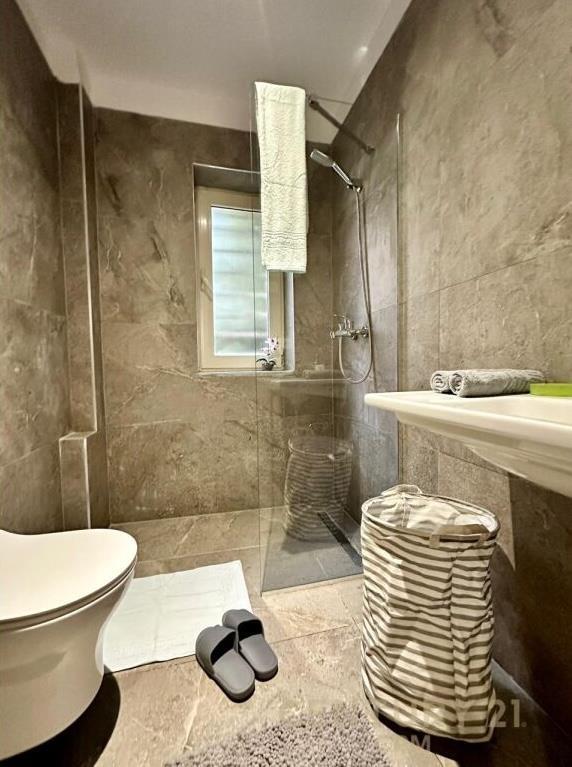 Qira Apartament 1+1 Rruga e Kosovareve €666