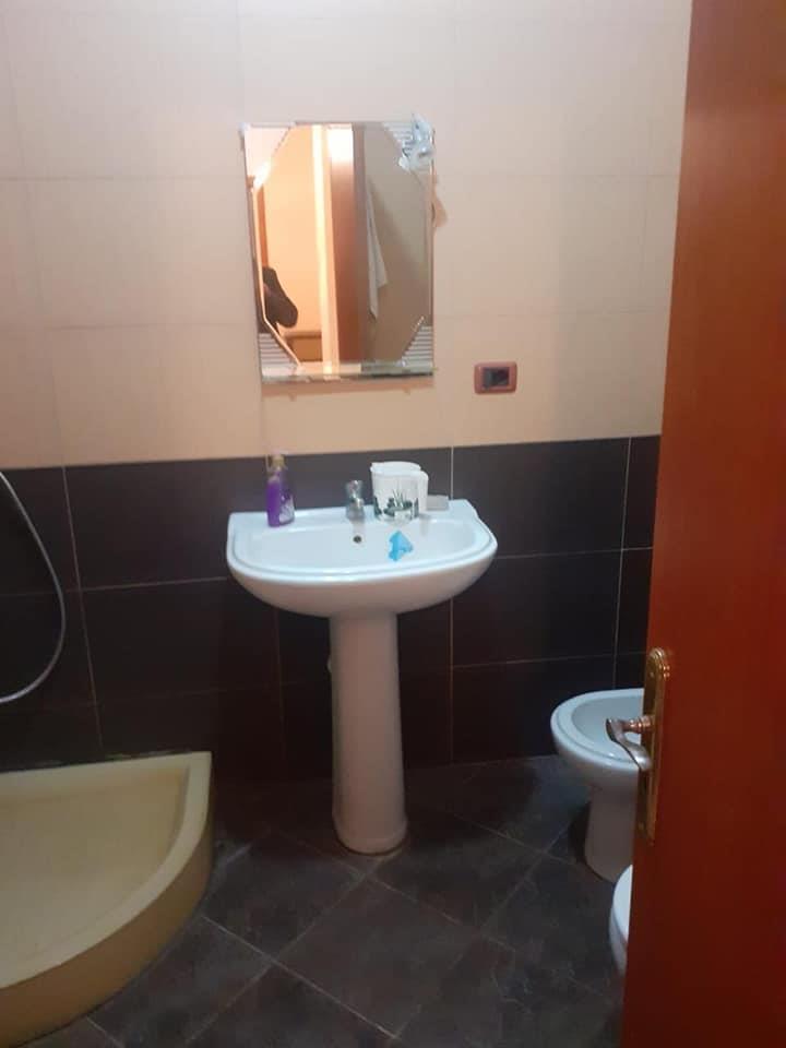 JEPET APRTAMENT 1+1 ME QERA NE PLAZH RROTA KUQE!