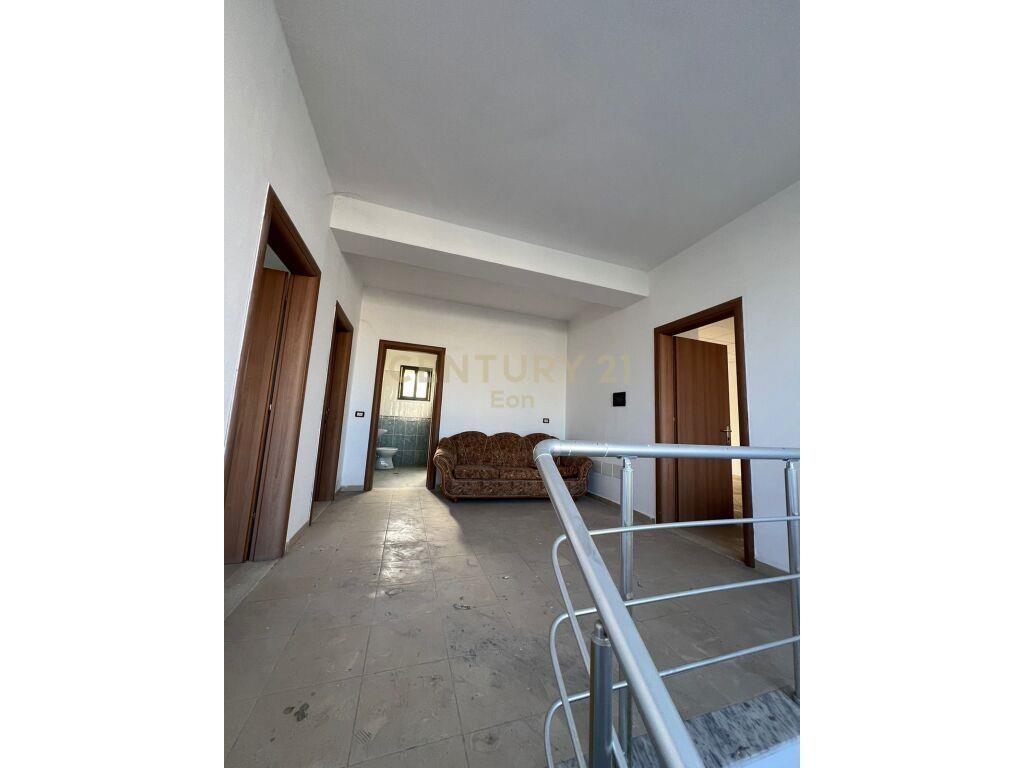 Apartament 2+1+2 për Qira në Plazh Stacioni i Parë, Durrës –