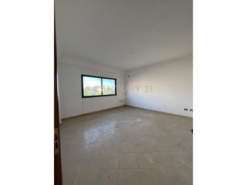 Apartament 2+1+2 për Qira në Plazh Stacioni i Parë, Durrës –