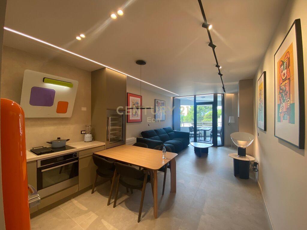 SHITET SUPER APARTAMENT 2+1+2 + 2 POSTE ME PAMJE DETI TEK RE