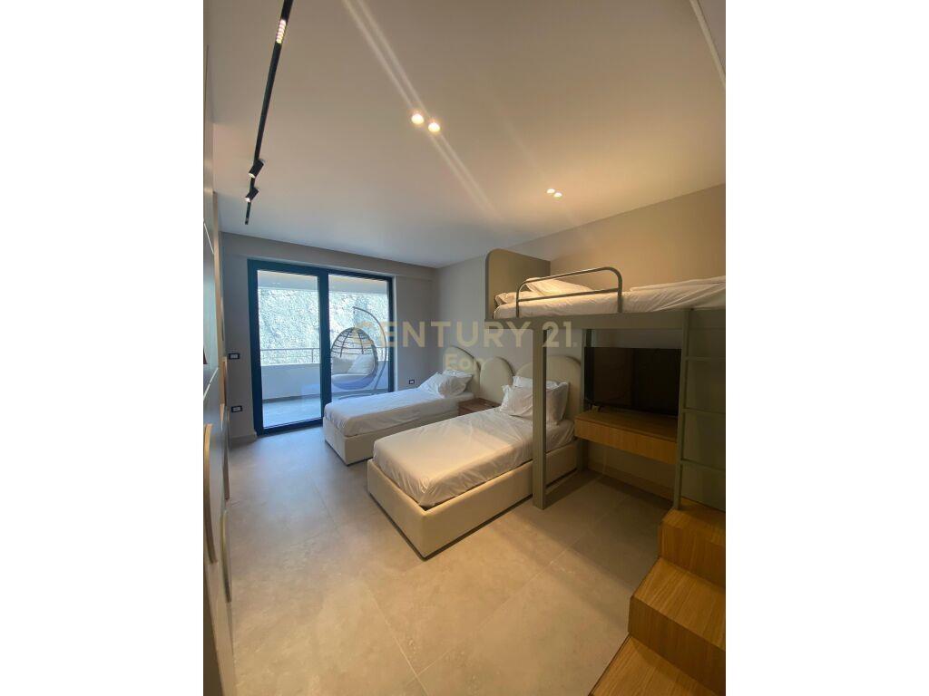 SHITET SUPER APARTAMENT 2+1+2 + 2 POSTE ME PAMJE DETI TEK RE