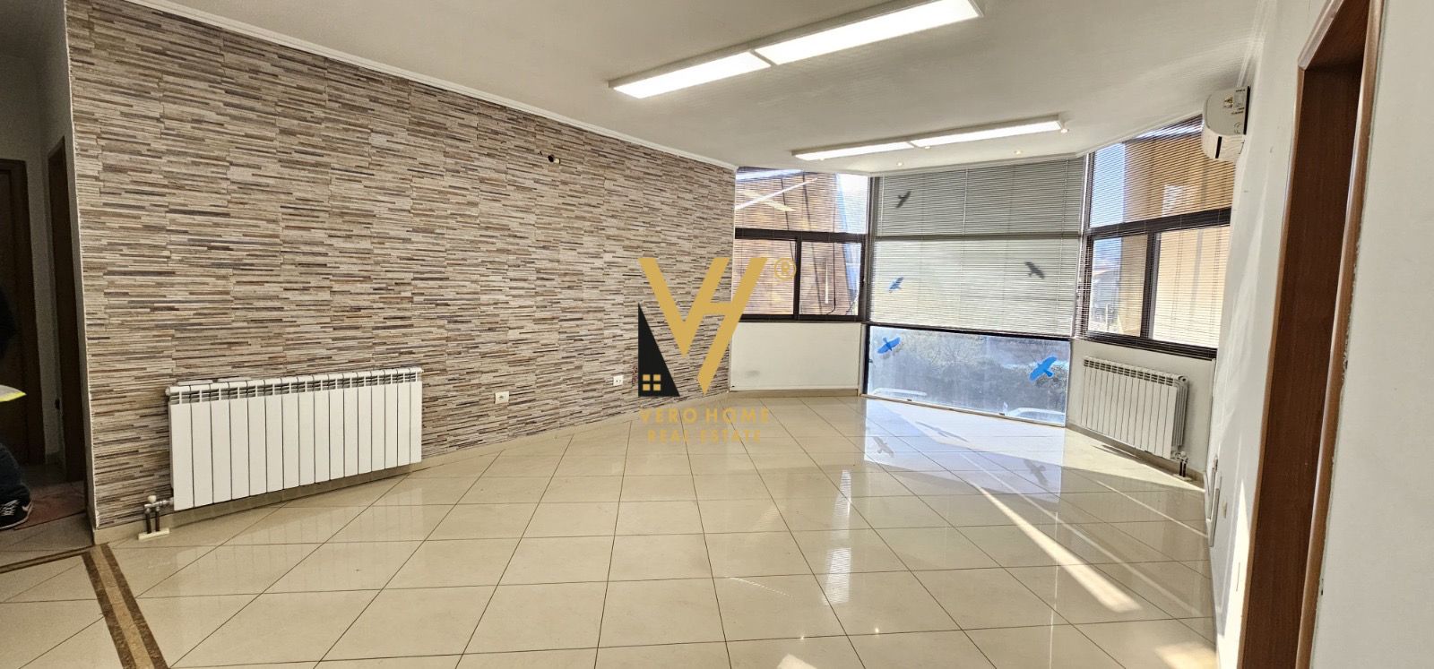 AMBIENT 140M2 TE RR.KOSOVAREVE 900 EURO