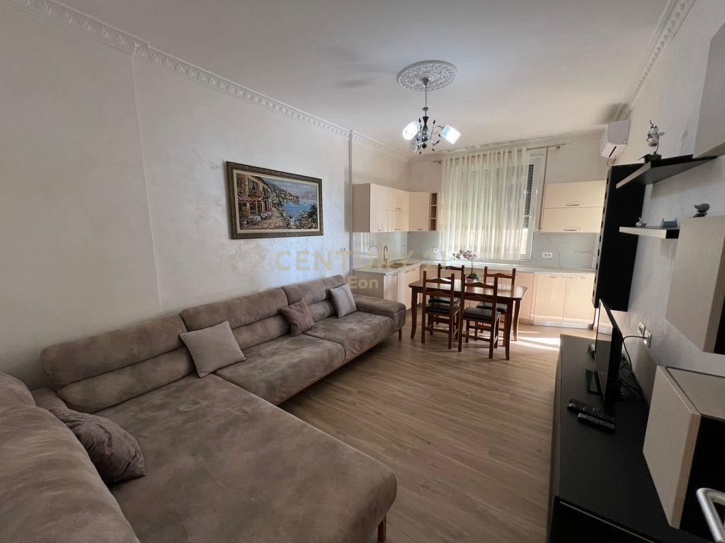 JEPET ME QERA APARTAMENT 1+1 NE PLAZH VIJE E PARE ME DETIN!