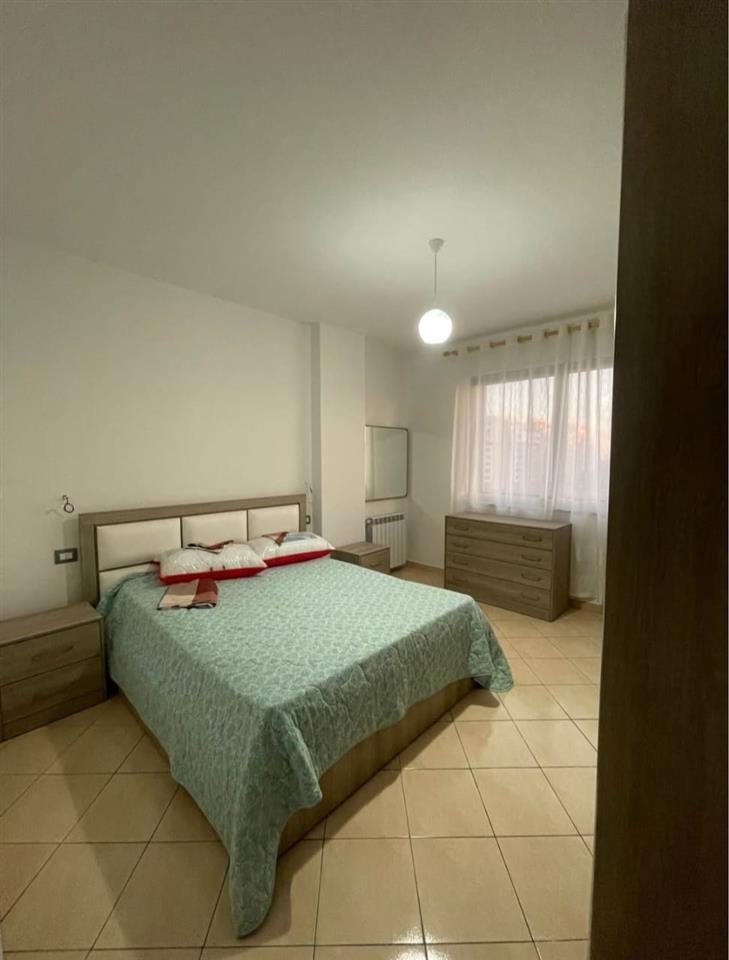 Shitet apartament ne Plazh plepa