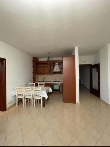Shitet apartament ne Plazh plepa