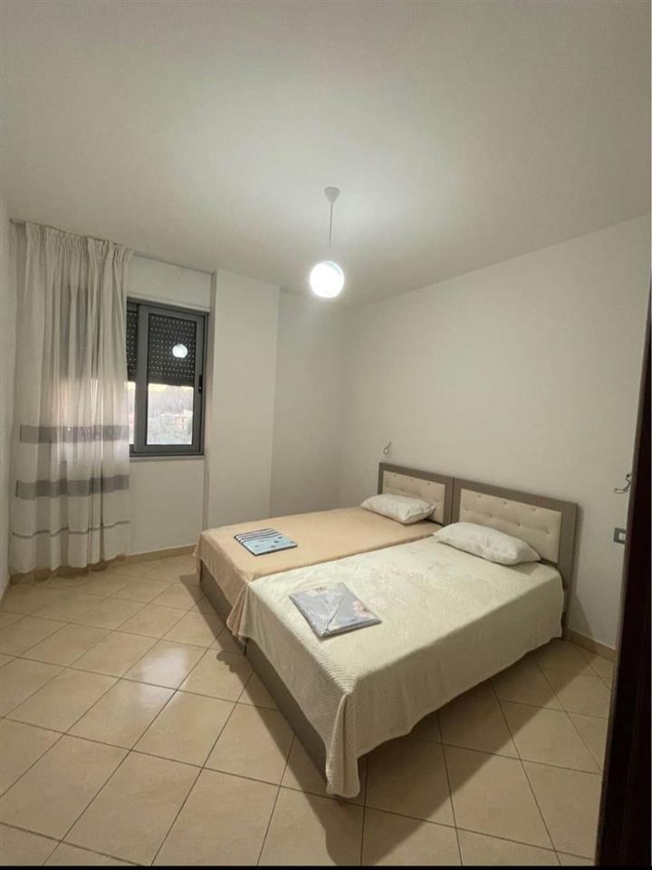 Shitet apartament ne Plazh plepa