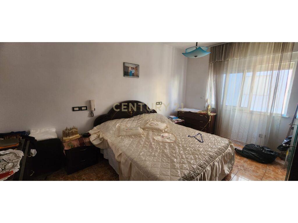 SHITET APARTAMENT 1+1 PRANE DREJTORISE SE POLICISE !