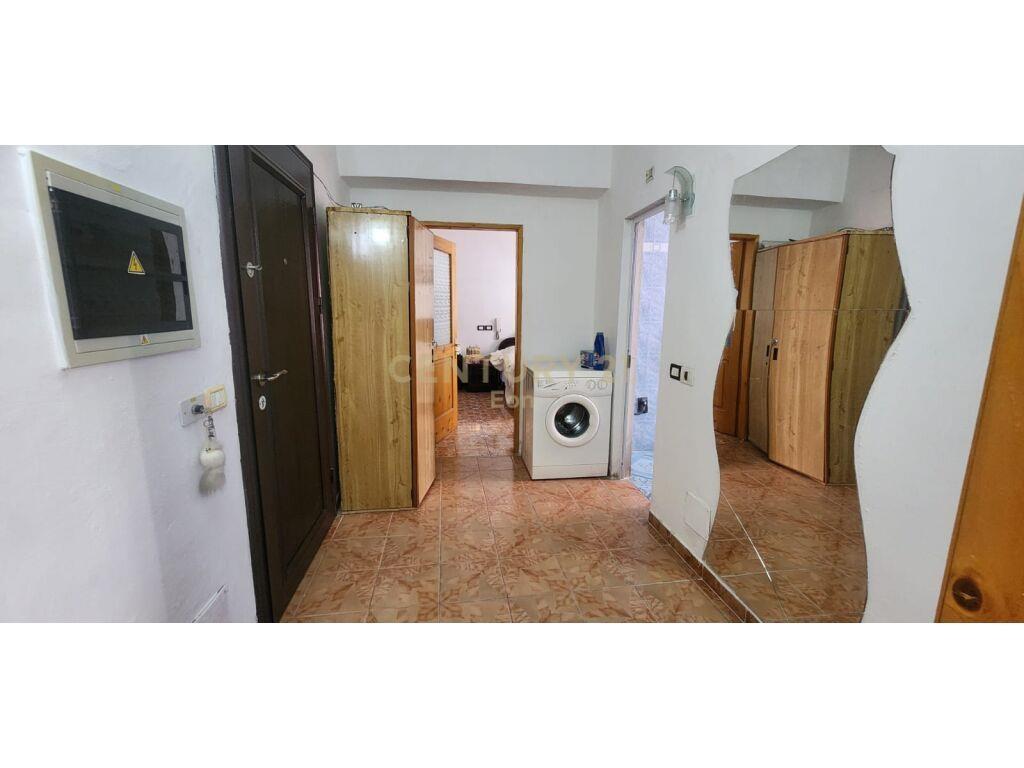 SHITET APARTAMENT 1+1 PRANE DREJTORISE SE POLICISE !