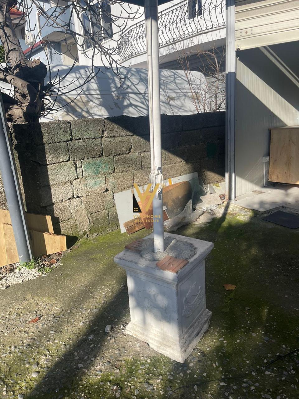 MAGAZINE 50 M2 TE UNAZA E RE 30.000 LEKE