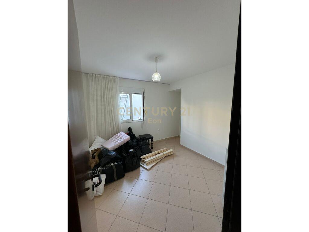 SHITET APARTAMENT 2+1 NE PLAZH PRANE RROTES SE KUQE!