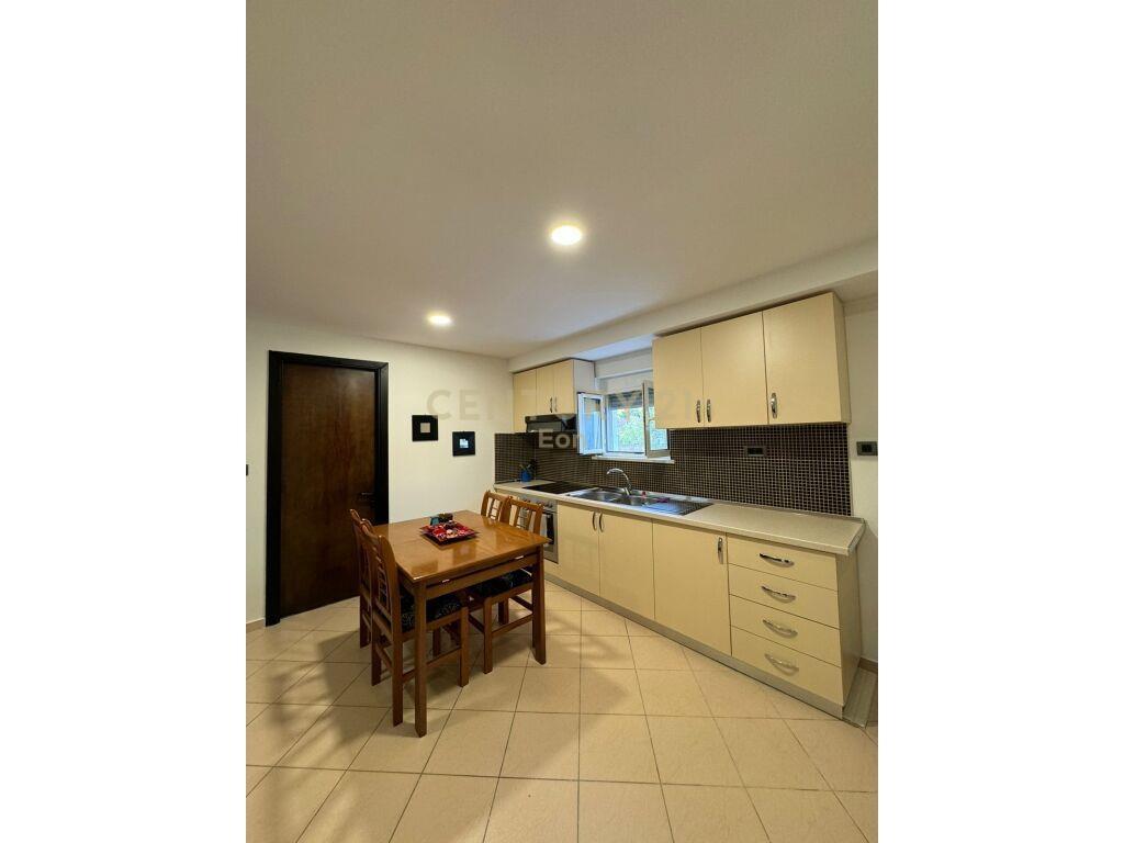 SHITET APARTAMENT 2+1 NE PLAZH PRANE RROTES SE KUQE!