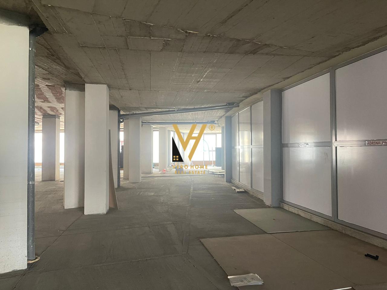 AMBIENT 650 M2 TE UNAZA RE 650.000 EURO