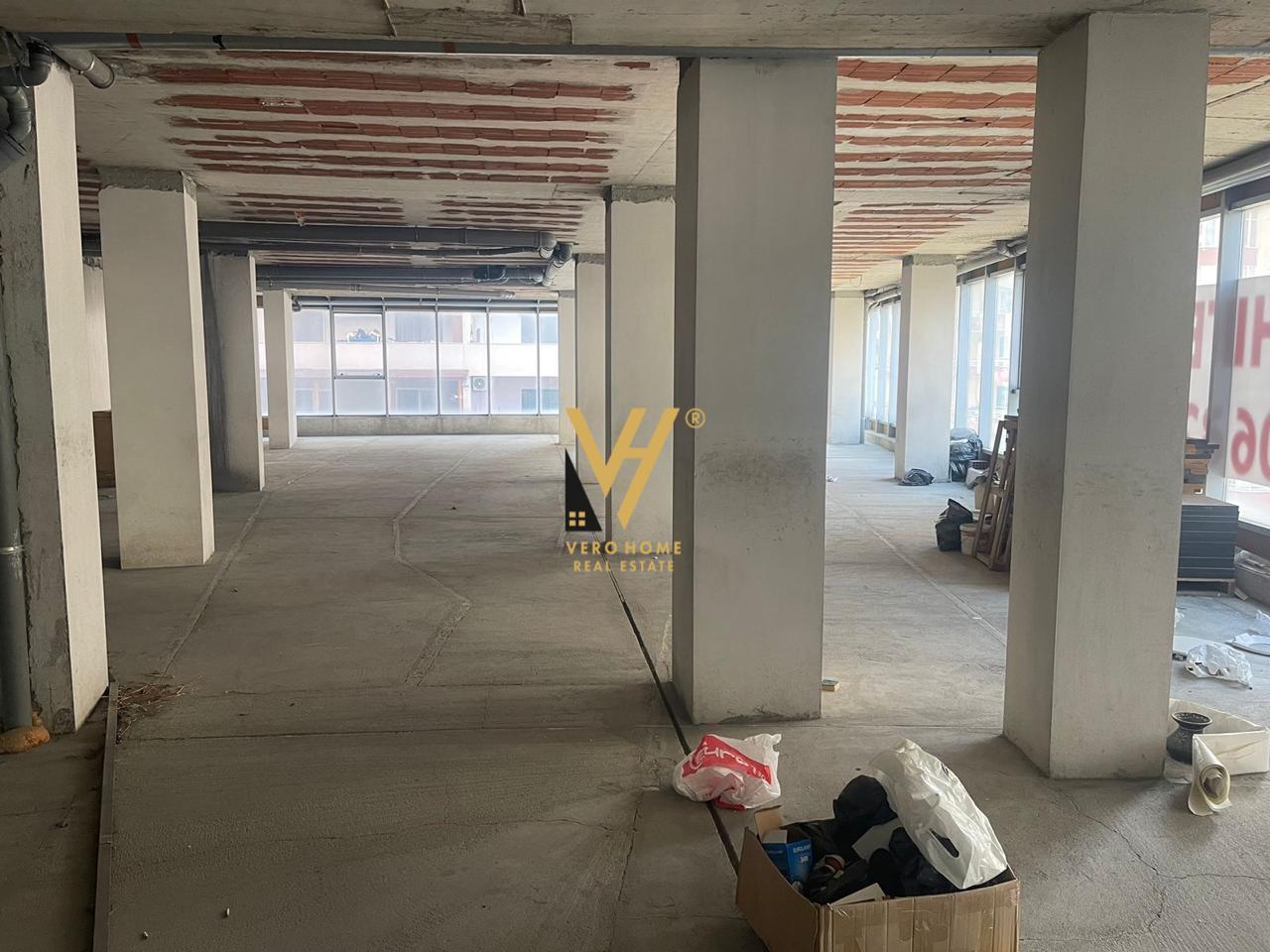 AMBJENT 500 M2 TE UNAZA E RE 600.000 EURO