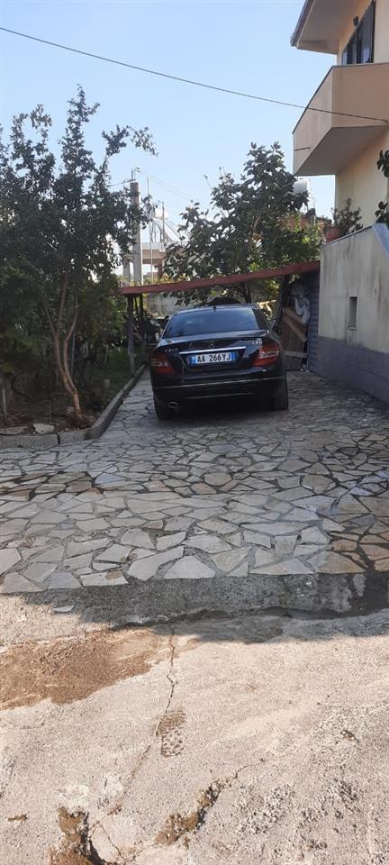 Shitet apartament ne rrushbull