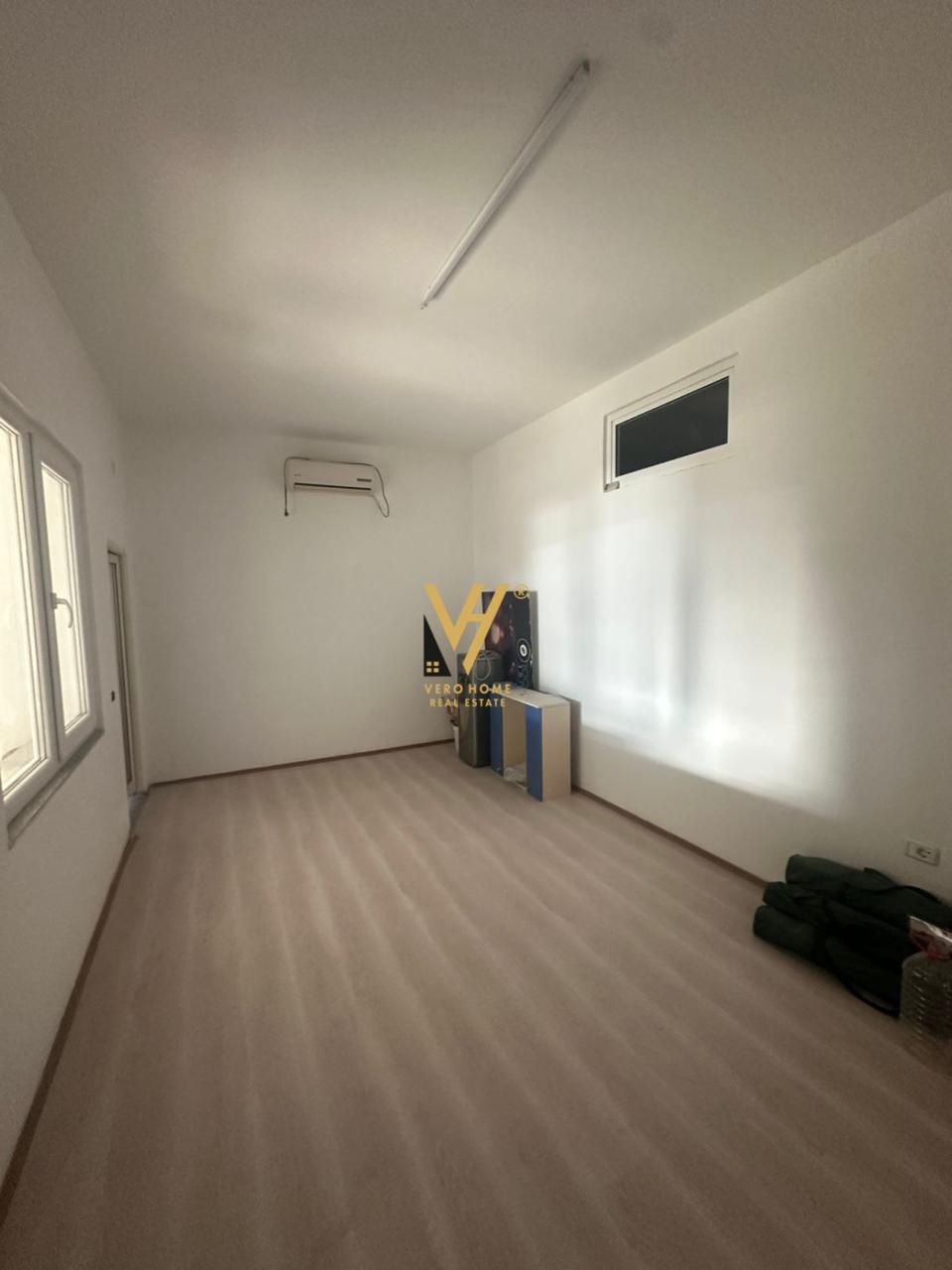 280 M2 FUSHA E AVIACIONIT 1.000 EURO