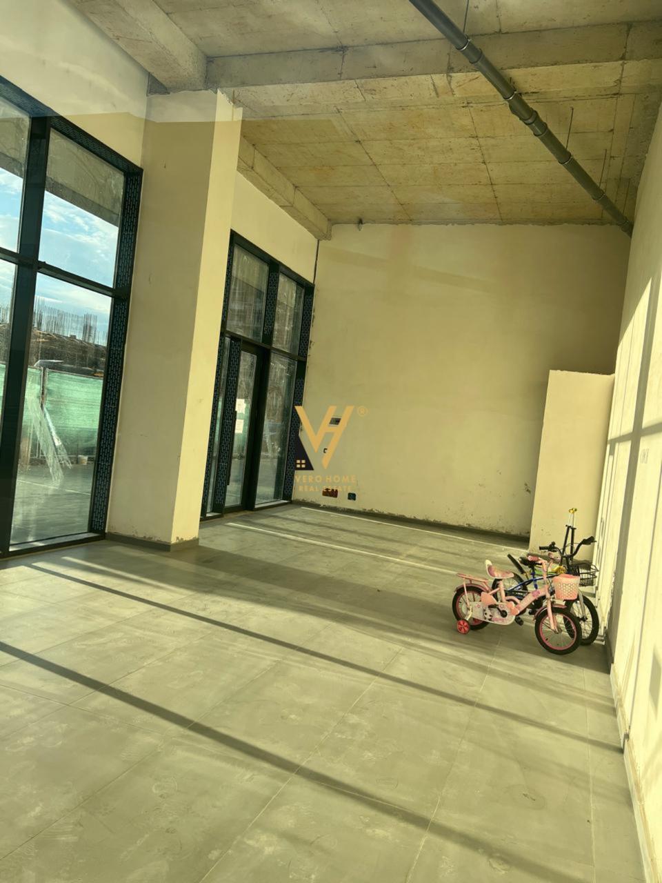 AMBIENT 65 M2 TE FUSHA E AVIACIONIT 1.000 EURO