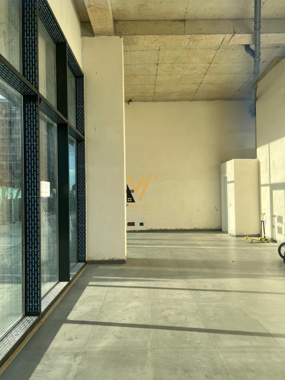 AMBIENT 65 M2 TE FUSHA E AVIACIONIT 1.000 EURO