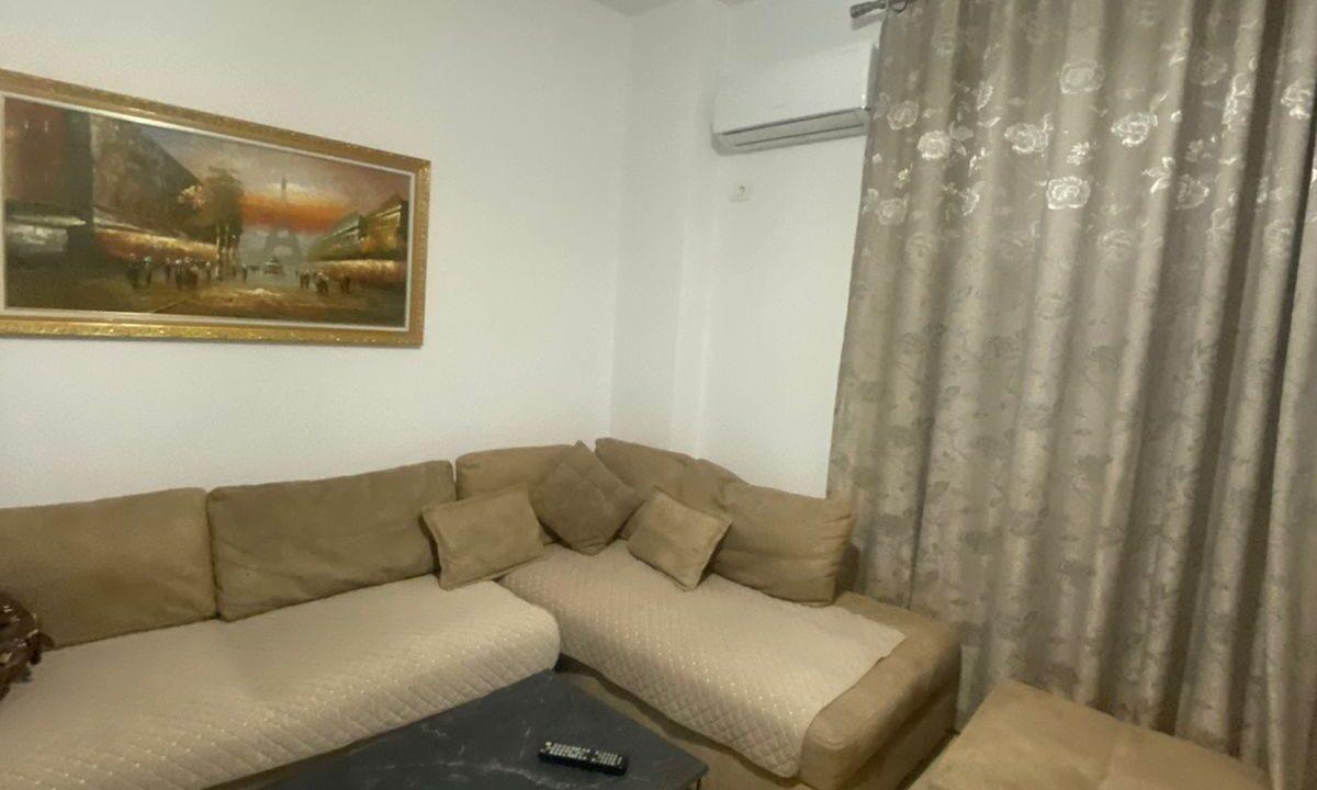 Jepet me Qira Apartament 1+1 te Rruga 5Maji.