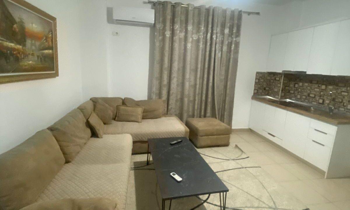 Jepet me Qira Apartament 1+1 te Rruga 5Maji.