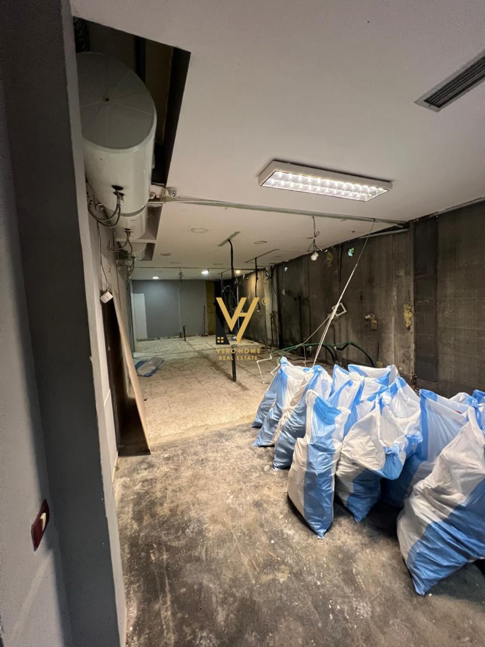 AMBIENT 275M2 TE KOMUNA PARISIT 3.200 EURO