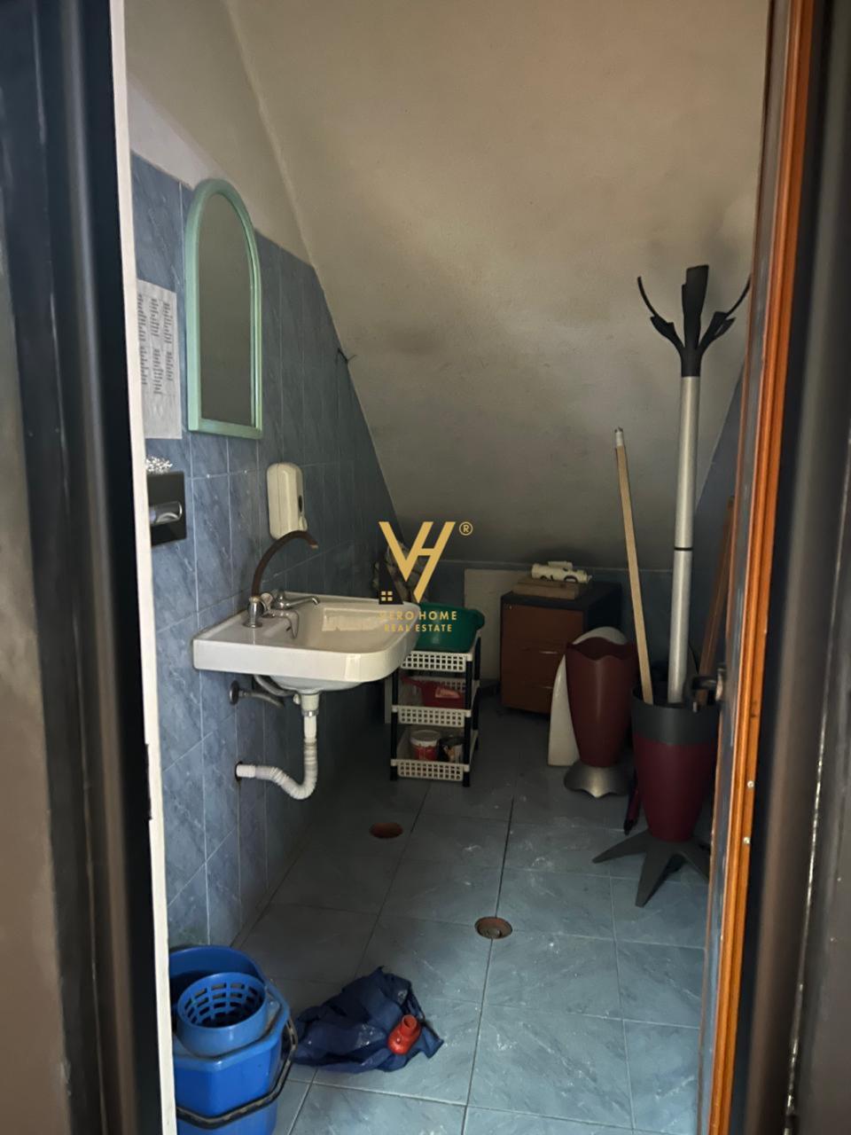 AMBIENT 275M2 TE KOMUNA PARISIT 3.200 EURO