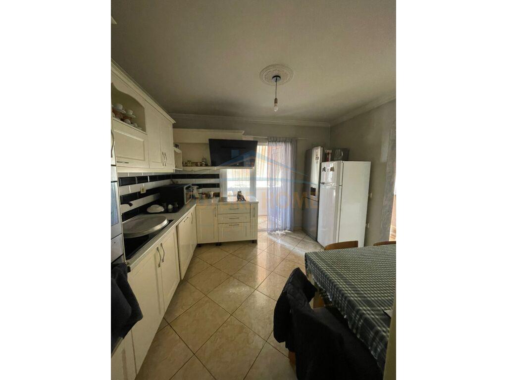 Qera Apartamenti 3+1+2 Laprakë,Tiranë