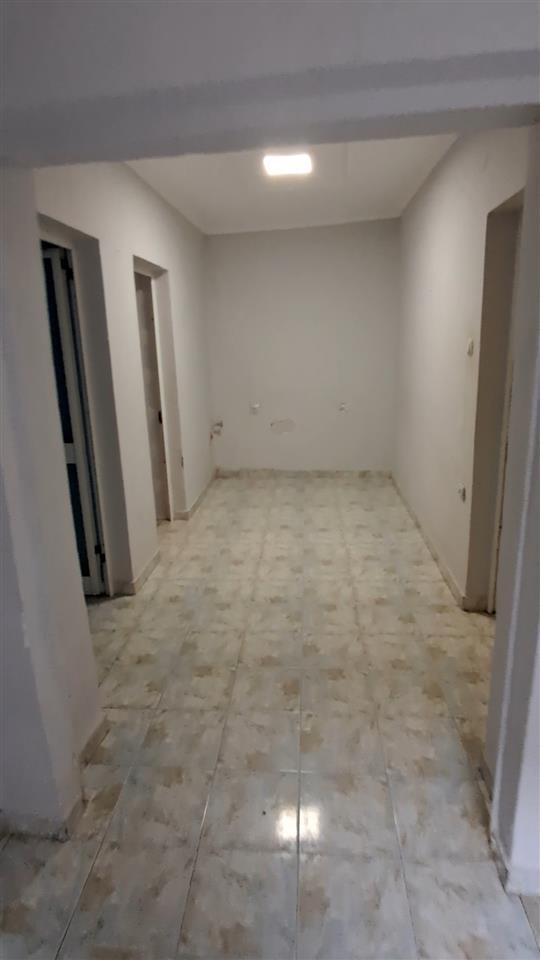 Jepet shtepi me qera 1+1