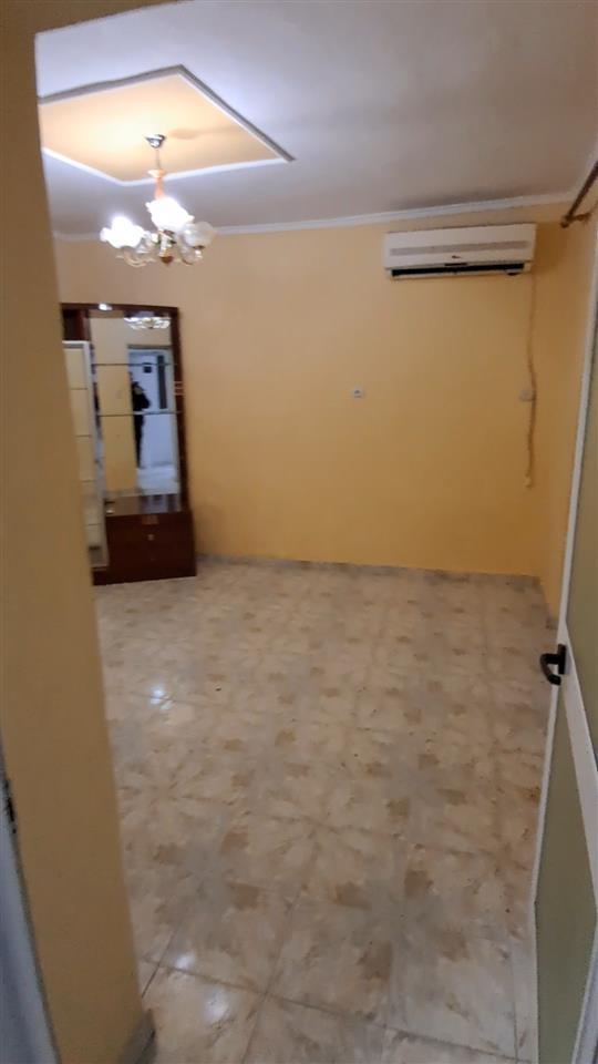 Jepet shtepi me qera 1+1