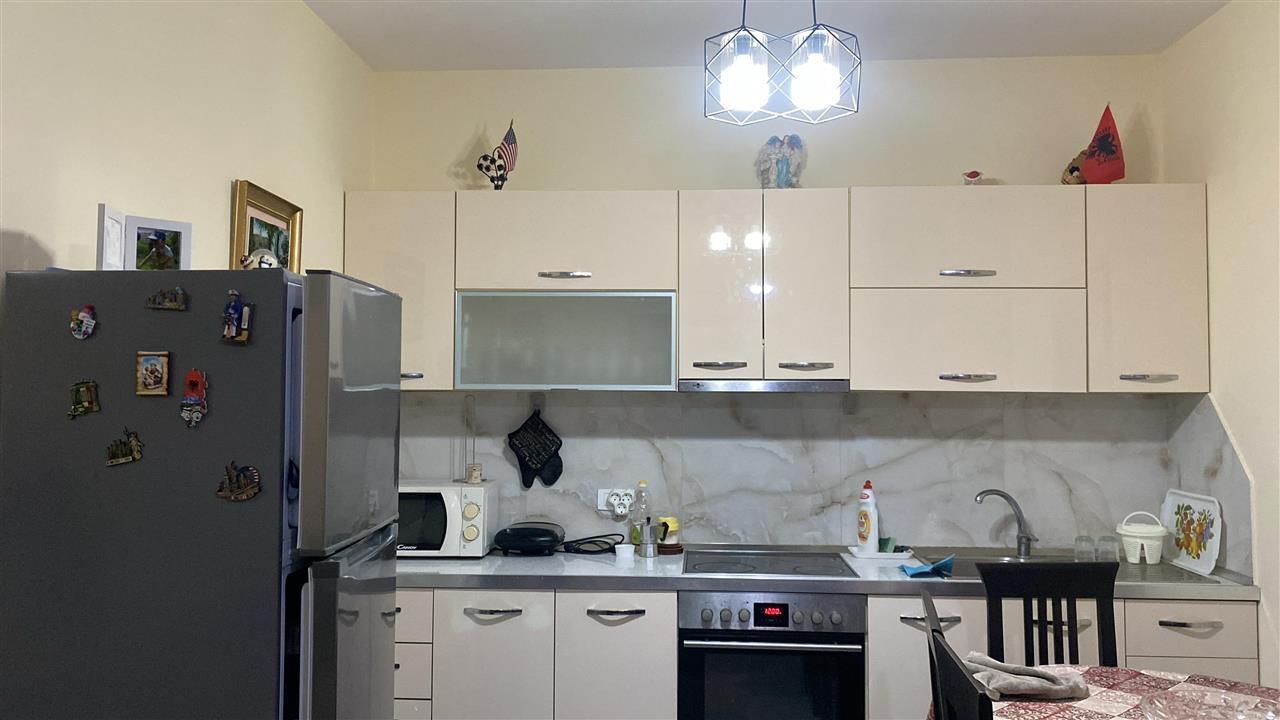 Apartament me qera 1+1