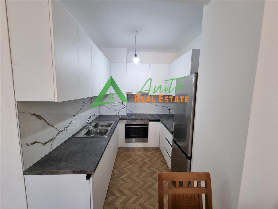 Ali Demi ofrojme per qira apartament 2+1+parkim