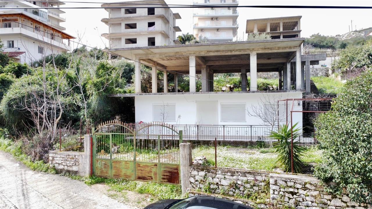 Shitet godine se bashku me toke ne Sarande