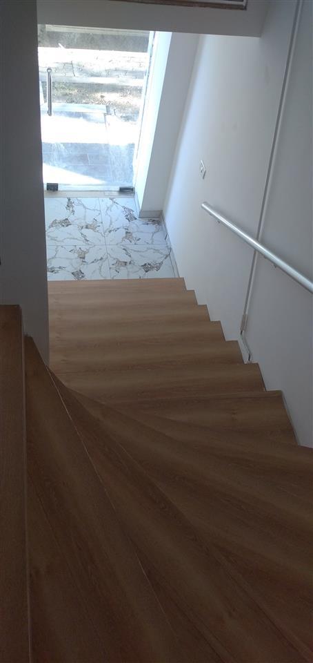 JEPET DUPLEKS ME QERA