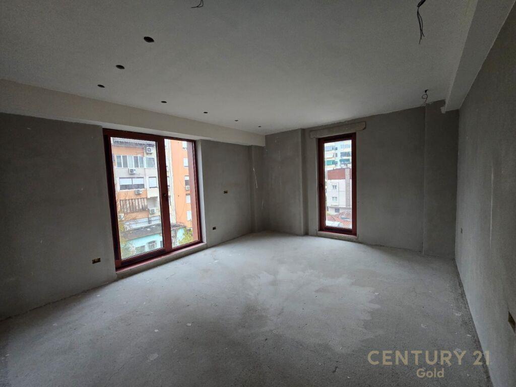 Qira Apartament 1+1+Parkim Rruga e Kavajës €1500