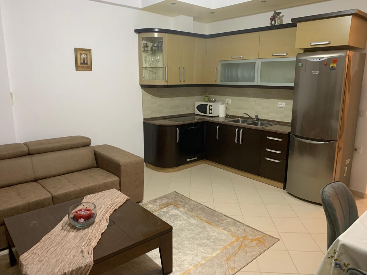 Apartament me Qera në Vlore 2+1+1, te Albano Romina