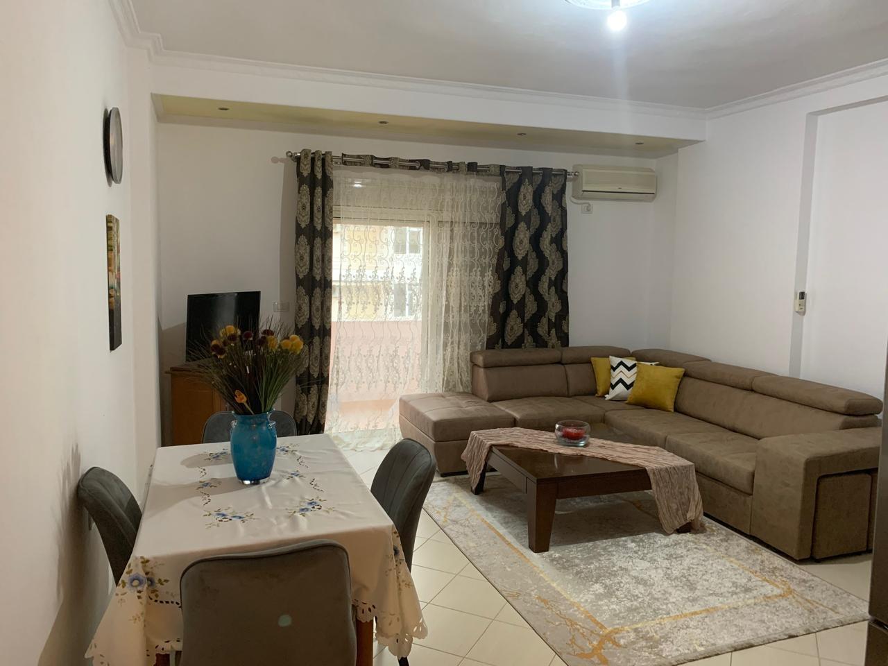 Apartament me Qera në Vlore 2+1+1, te Albano Romina