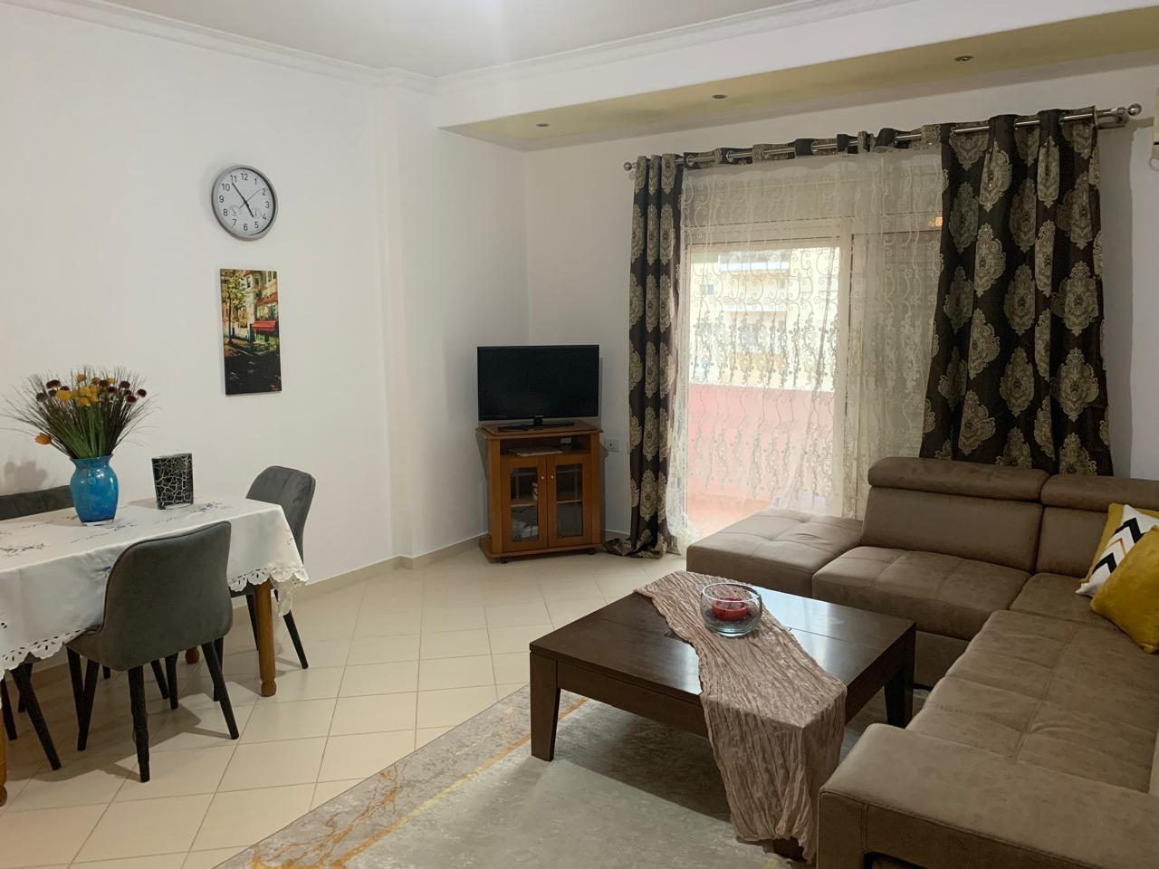 Apartament me Qera në Vlore 2+1+1, te Albano Romina