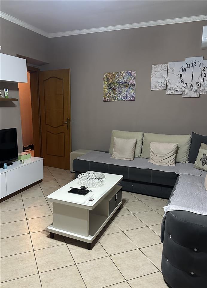 Jepet shtepi me qera ditore 70€ ose mujore