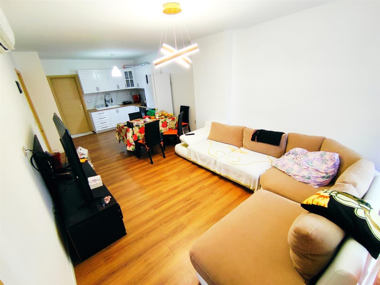 Shitet apartament Plazhi 98.2m2