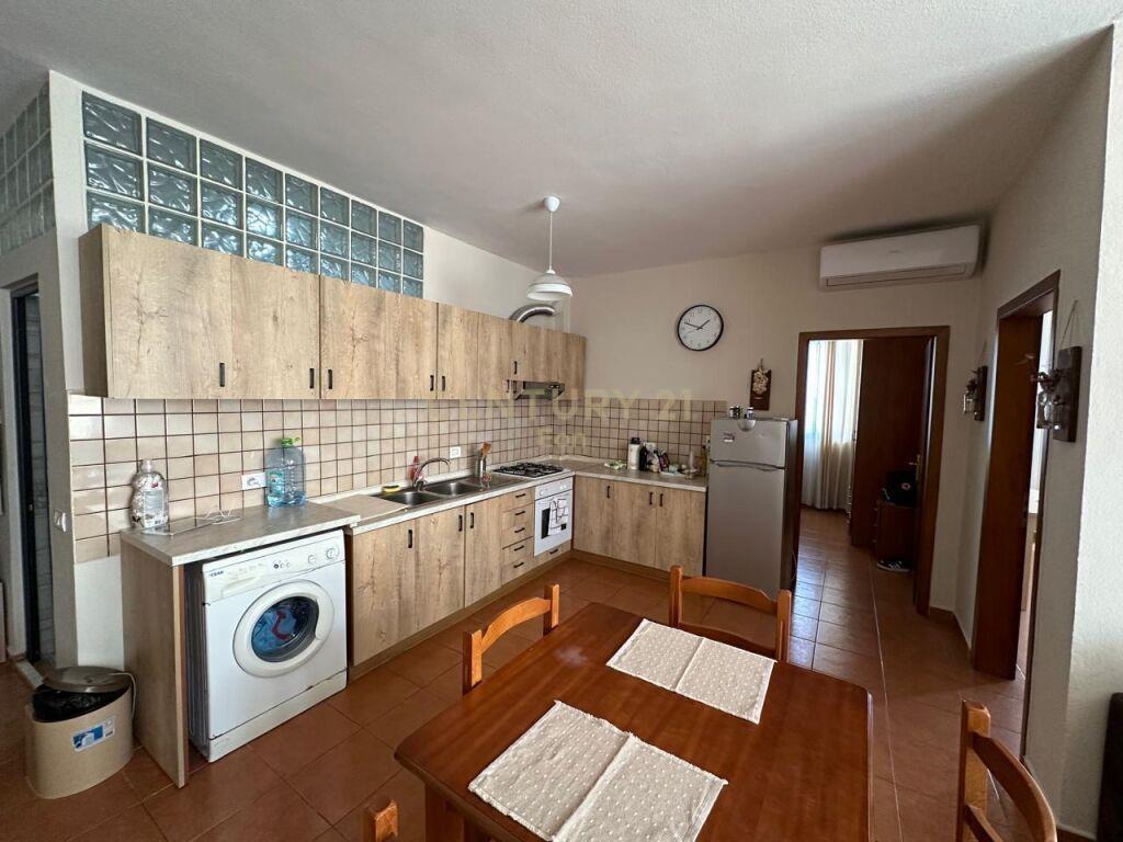APARTAMENT 2+1 PER QIRA NE PLAZH PRANE PELIKANIT!
