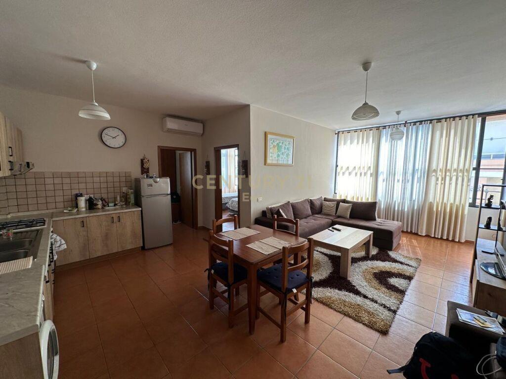 APARTAMENT 2+1 PER QIRA NE PLAZH PRANE PELIKANIT!