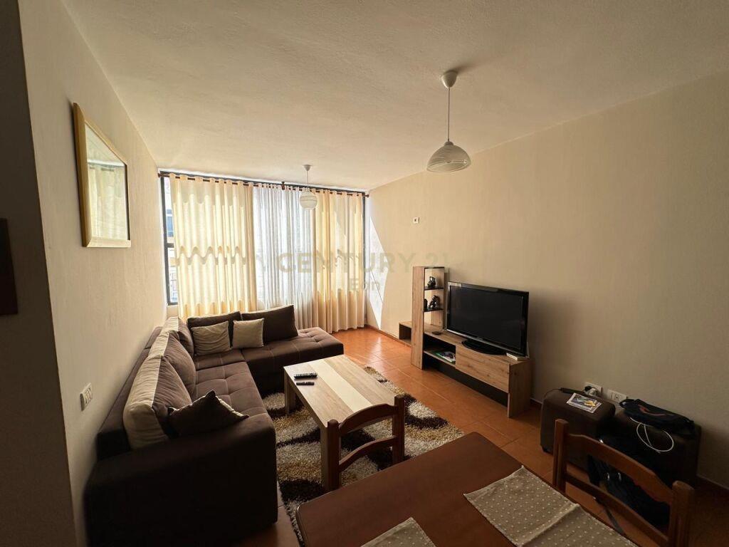 APARTAMENT 2+1 PER QIRA NE PLAZH PRANE PELIKANIT!