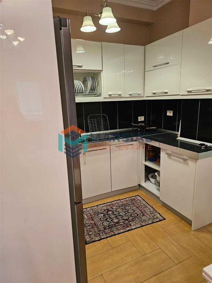 Jepet me qira Apartament 2+1+2, ish-Stacioni i Trenit, Tiran