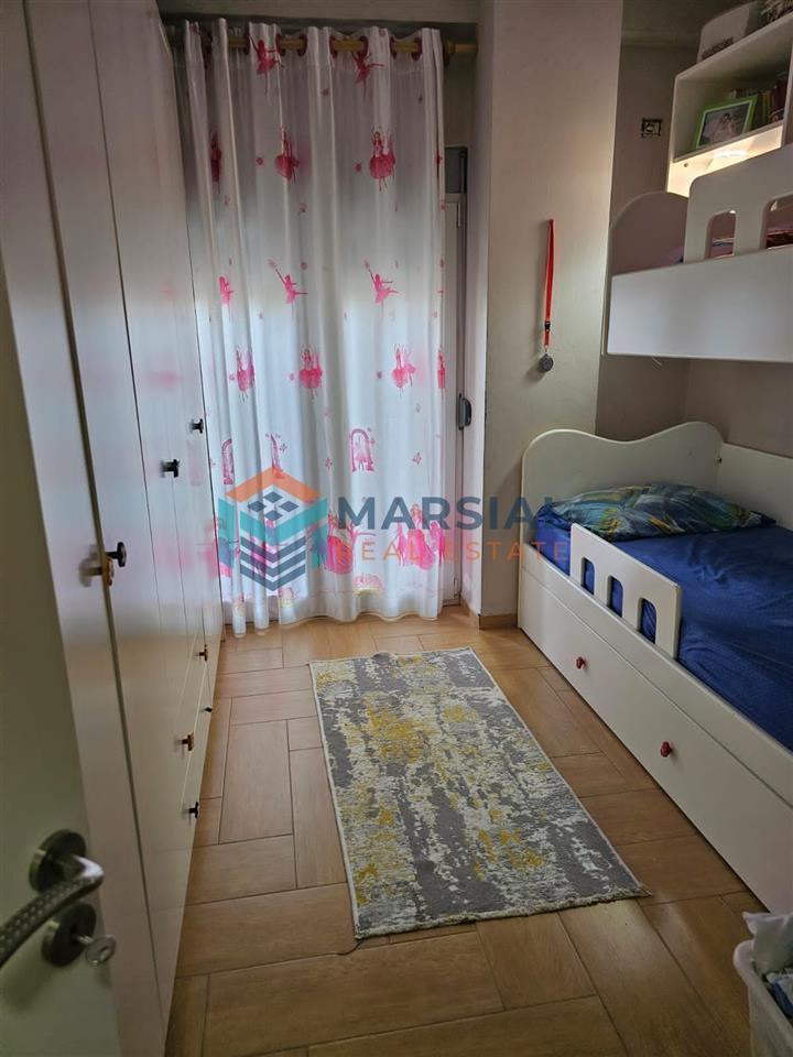 Jepet me qira Apartament 2+1+2, ish-Stacioni i Trenit, Tiran