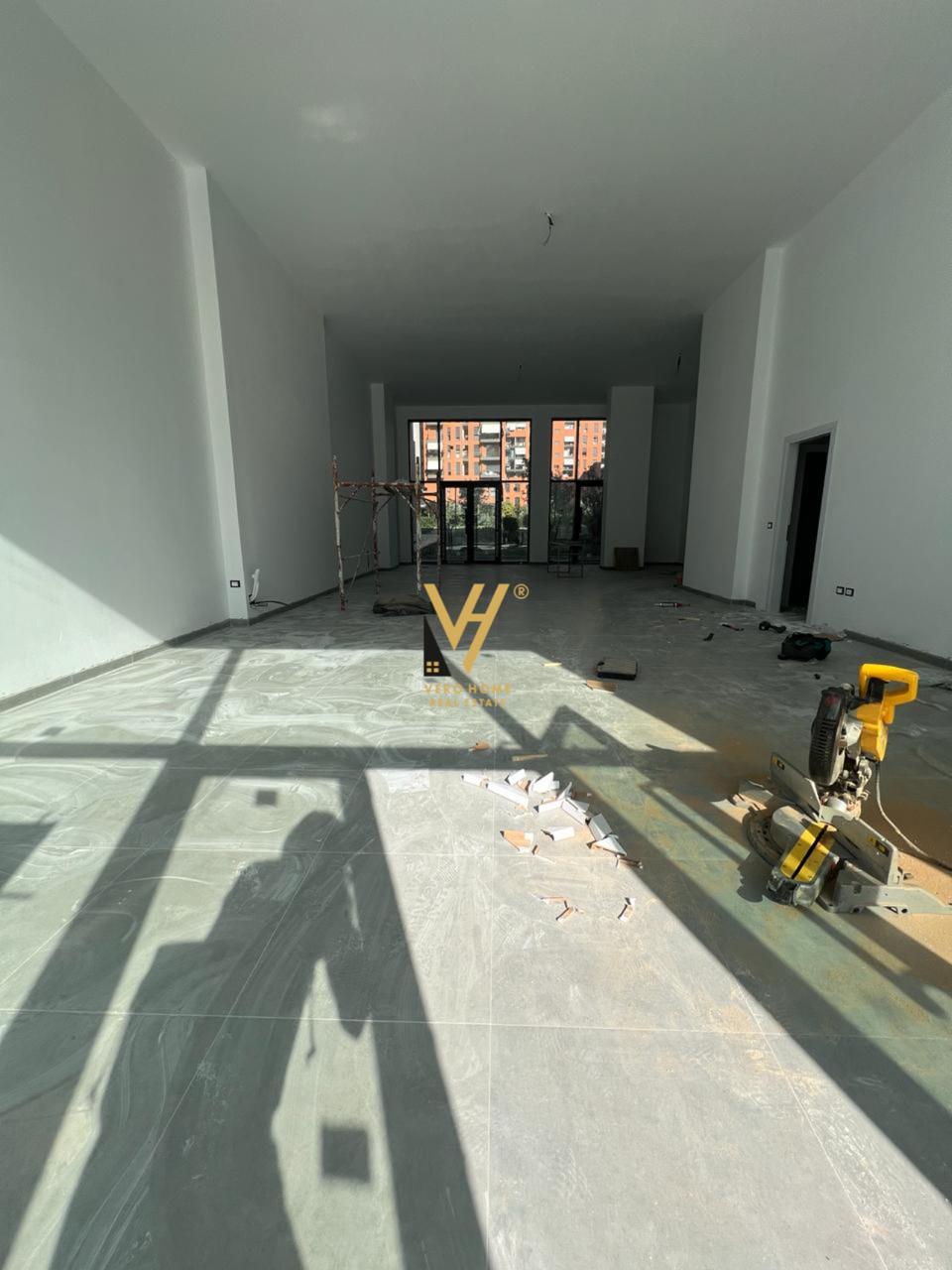 131 M2 ME QERA TEK KOMPLEKSI ZIRKON 2.000 EURO